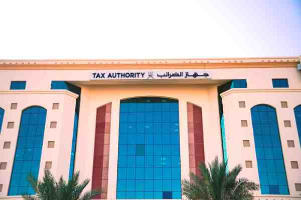ضريبة الدخل في عمان